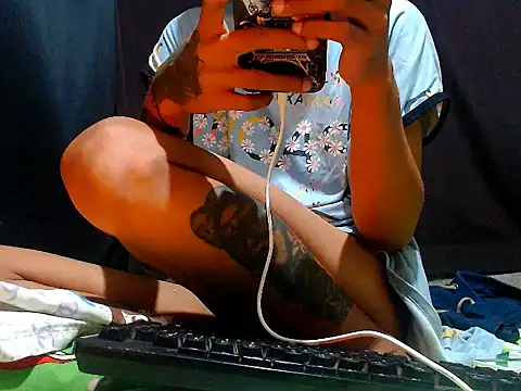 AwesomeMistress_Bigcock Show Webcam