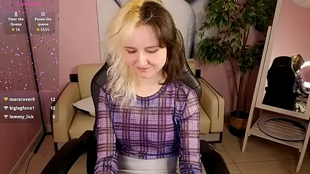 LinaVeritas live XXX chat