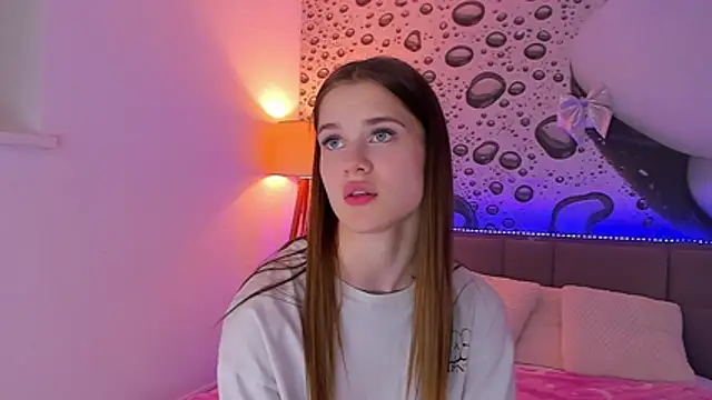 LuisaClover live XXX chat