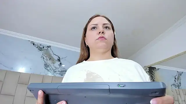 XXX chat uživo modela cloesummerr_