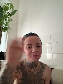 SkinnyLilly Live XXX-chat