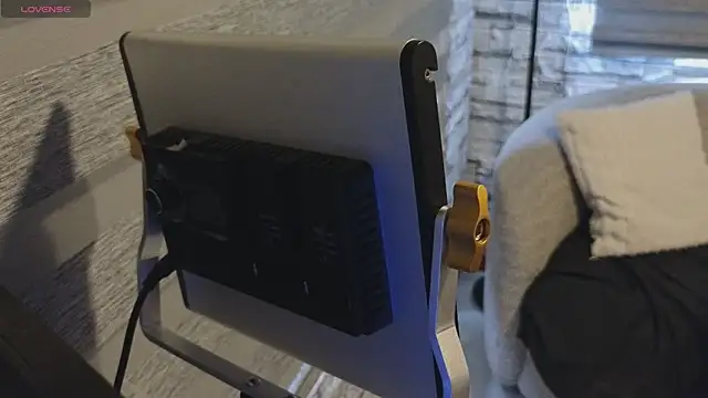 sky_vg's Live XXX Chat