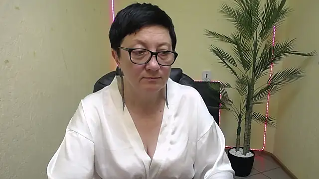 EmilyL0ve élő XXX-chatje