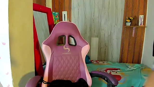 Онлайн чат XXX Emily_Coper18