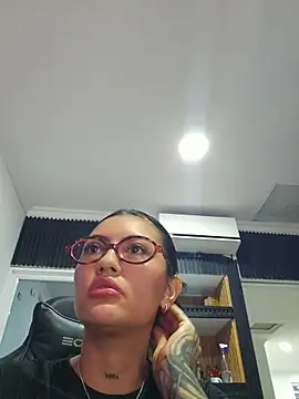 Roma_xxx's Live XXX Chat
