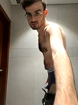 Men_use_me_for_pleasure: διαδικτυακό σόου στην κάμερα