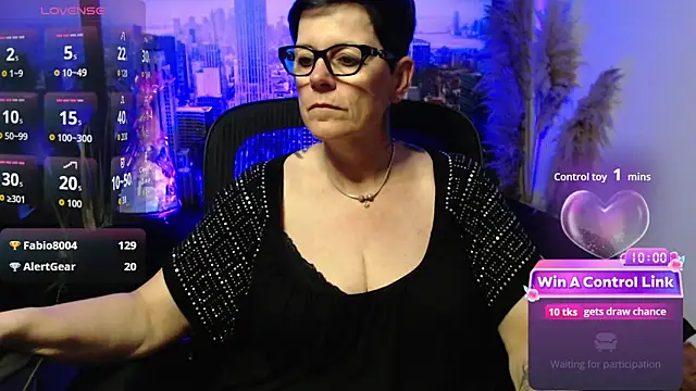 ninarandmann: διαδικτυακό σόου στην κάμερα