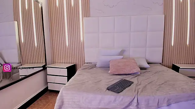 XXX chat uživo modela abril_snow