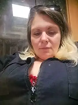 L-AN-A Live XXX Chat