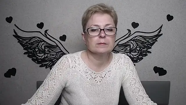 EmiliaGree XXX чат на живо