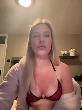 Chloemillerrxx: онлайн-секс-чат