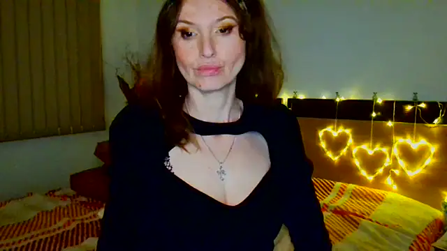 LoveElenika webcam show