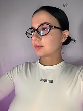 QueenL0la Chat XXX in diretta