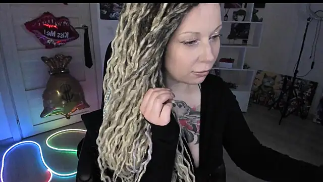 HoneySallyMoore XXX чат на живо