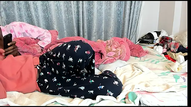 Charlies_Angelz লাইভ XXX চ্যাট