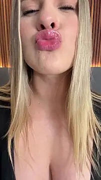 EmiilyAdams_'s Live XXX Chat