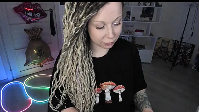 Chatroom XXX en direct de HoneySallyMoore