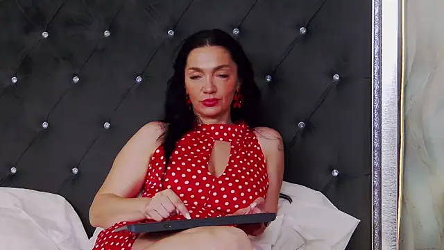 دردشة GraceMontclaire الجنسية المباشرة