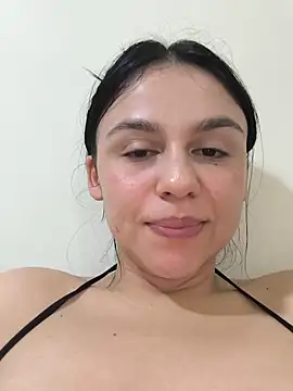Daniela-rosee Adlı Modelin Canlı XXX Sohbeti