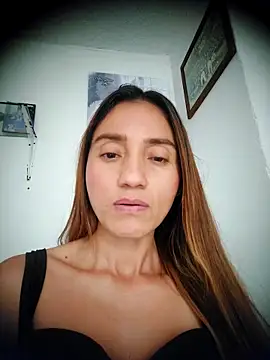 isaa- Live XXX-Chat