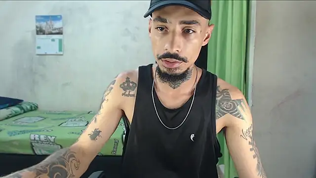 Chat XXX Live emiliano_hottt