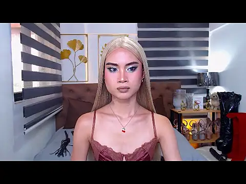 JuicyCockThea élő XXX-chatje