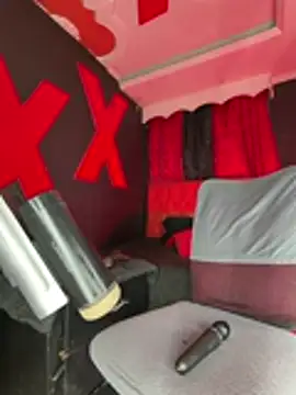 abrilbigcock webcam show