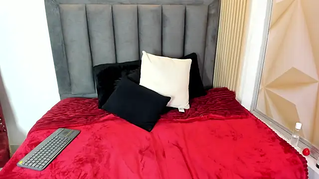 MiaGinger_ Adlı Modelin Canlı XXX Sohbeti