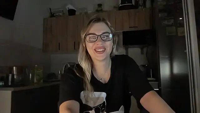 Moniraya Chat XXX in diretta