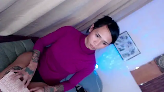 NathalieMea 在線直播表演