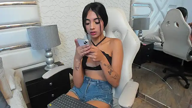 KattyLilli Live XXX-Chat