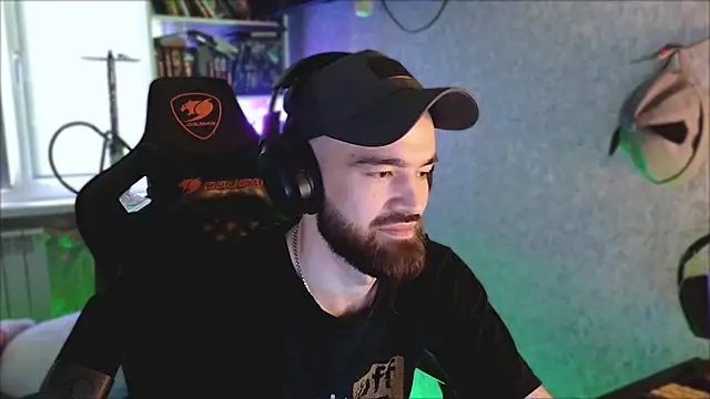 _Mostly_ Live XXX-chat