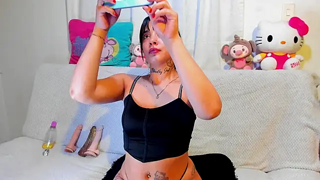 Abbyhallyn Live XXX chat