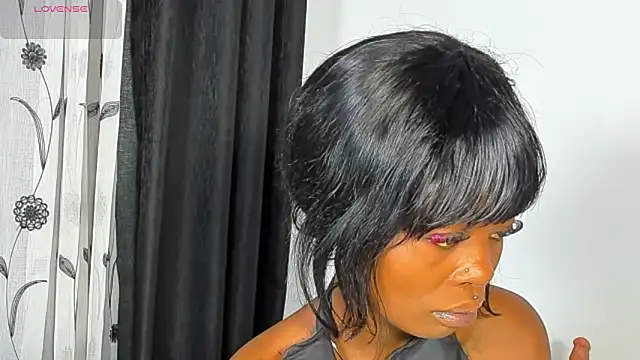 CREAMY_BUBBLEGUM Adlı Modelin Canlı XXX Sohbeti