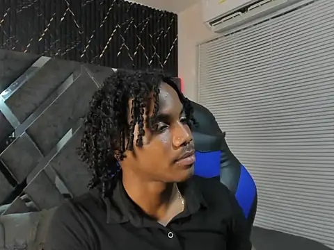 XXX chat uživo modela axel_silva4