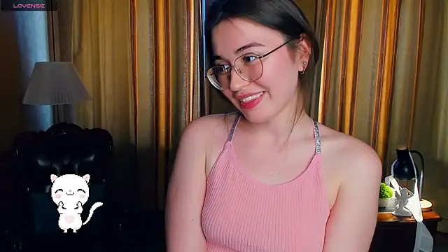 LatoniaNeedam's Live XXX Chat