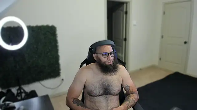 MastaWolfy's Live XXX Chat
