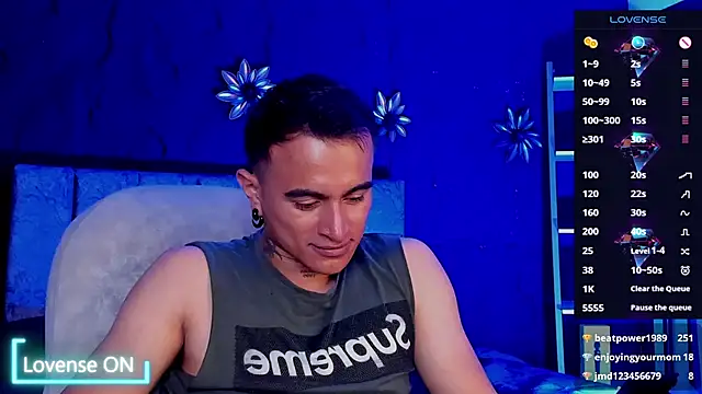 Show modela LiamDeep na web-kameri
