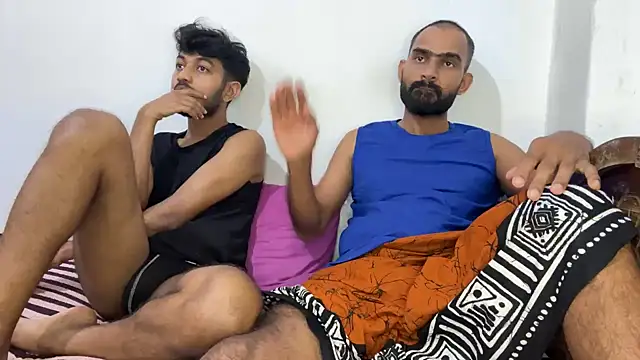 DesiDaddyandSon: διαδικτυακό σόου στην κάμερα