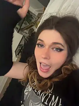 cutypiefull's Live Chat Room