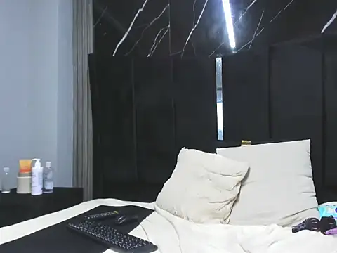queenstarhy Show in webcam