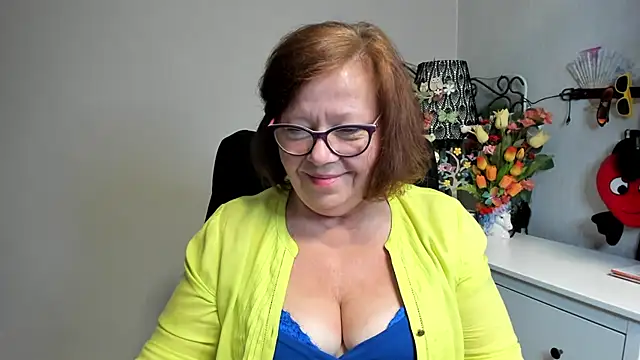 Онлайн чат XXX Adelewildx