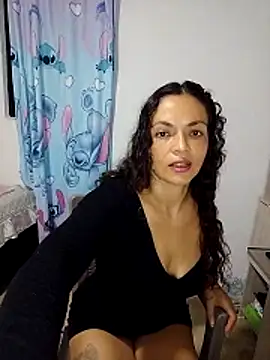 bella-diaz's Webcam Show