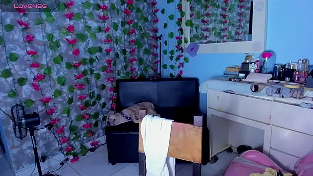 AngelaCoffee élő XXX-chatje