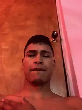 Emiliano_Reyes 在線直播表演