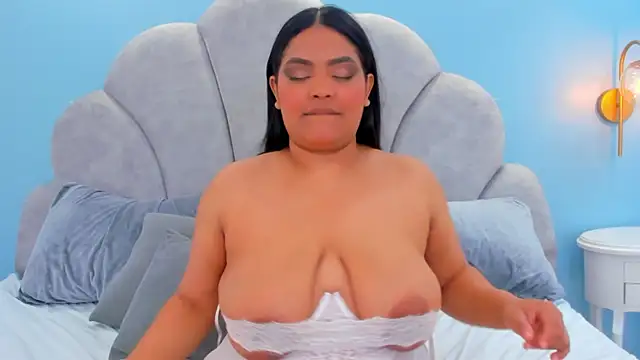 Chat +18 de riley_dolly ao vivo
