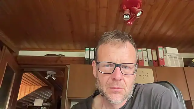 o_florian_o1 Show in webcam