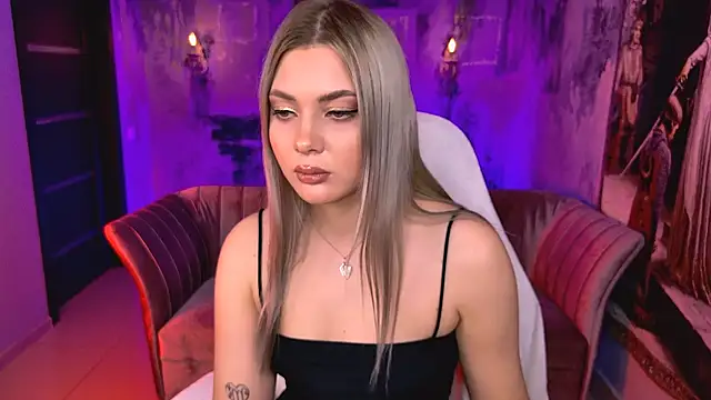 HyileyClark Chat XXX live
