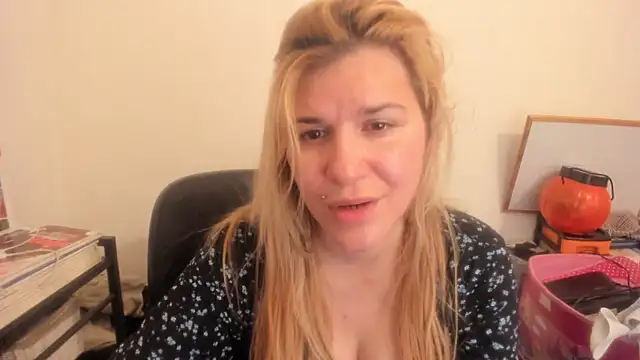 Chat XXX en directo de new_but_cute