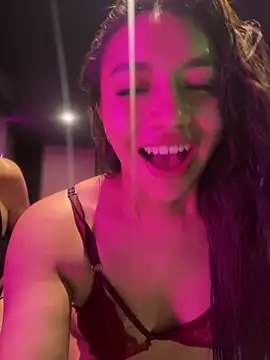 CocoaGigiMuse's Live XXX Chat